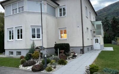 Zweifamilienwohnhaus mit großem Garten, Keller, Doppelgarage